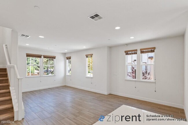 Building Photo - 2 br, 2.5 bath Townhome - 33475 Alvarado-N...