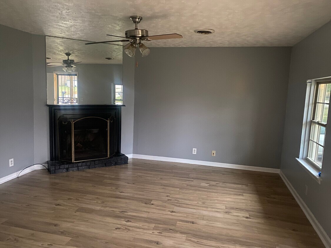 Foto principal - 743 Garrison Dr