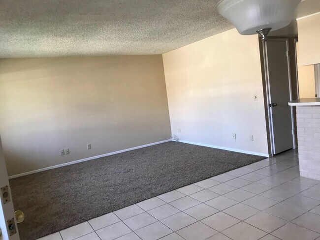 Foto del edificio - 8820 N 8th St