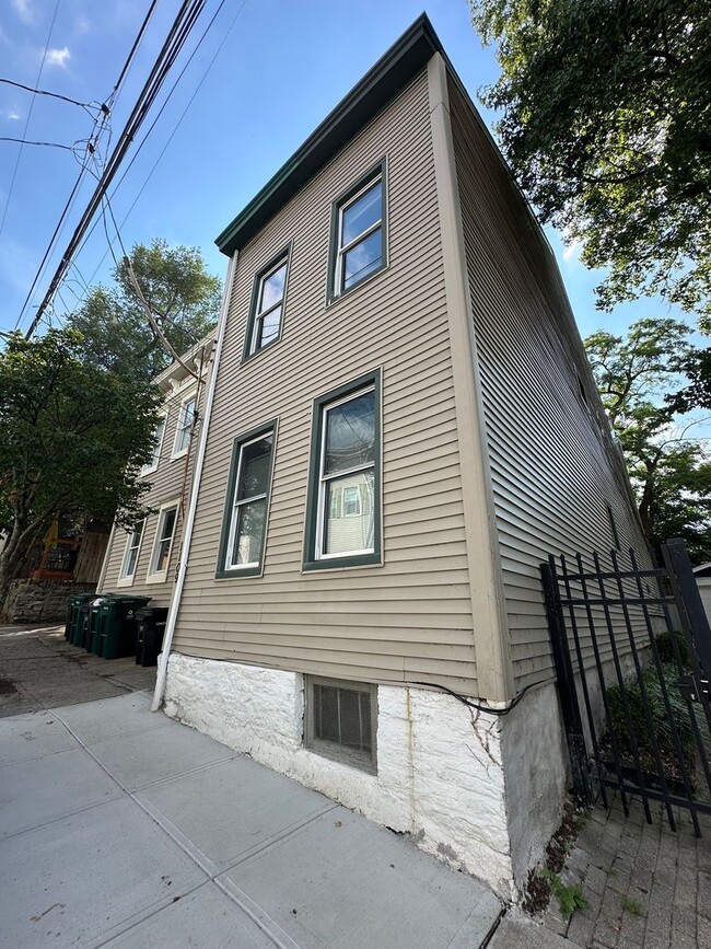 Building Photo - 1109 Belvedere St