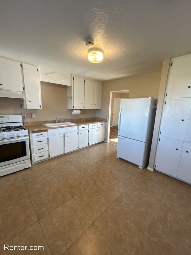 Building Photo - 2 br, 1 bath House - 144 Perch St