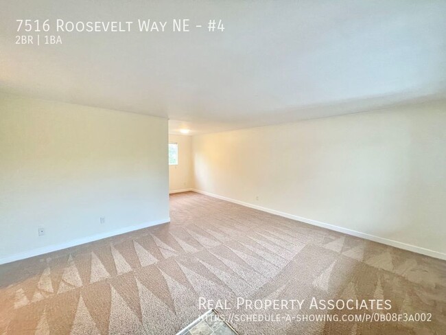 Building Photo - Top Floor 2-Bed/1-Bath Apartment Close to ...