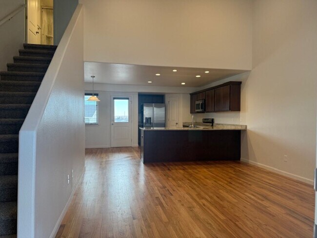 Foto del edificio - Fully Upgraded Executive Home For Lease