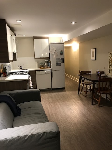 Building Photo - renovated 2 bedroom with high ceilings