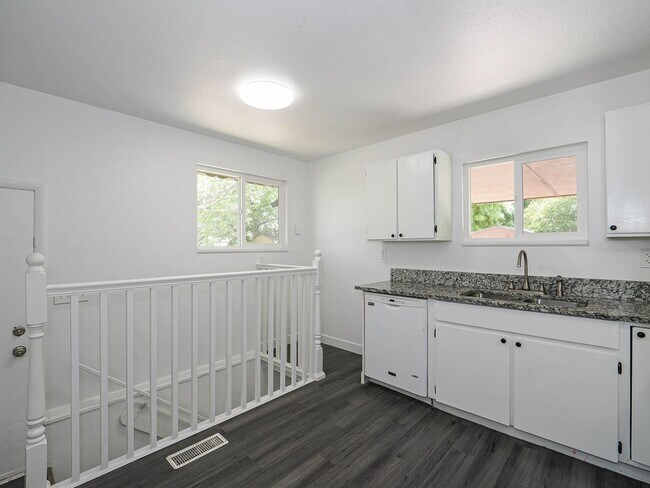 Foto del edificio - RES_CARMEL INSTITUTE LLC_650