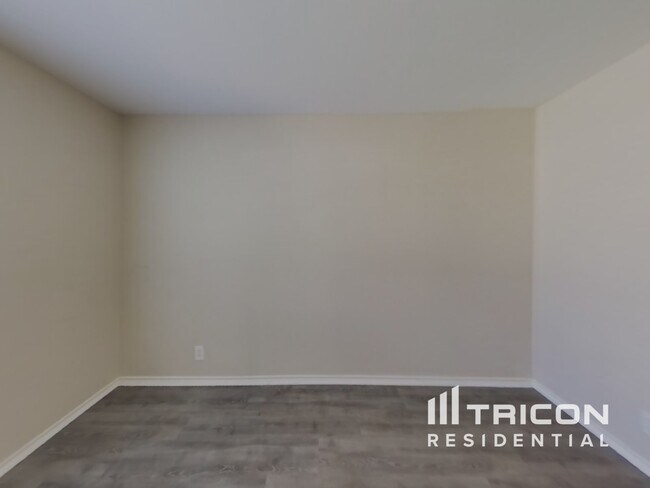 Foto del edificio - 1027 Creek Knoll