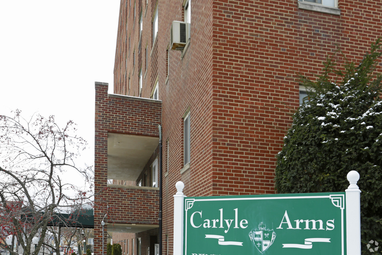 Carlyle Arms Apartaments - Carlyle Arms Apartments