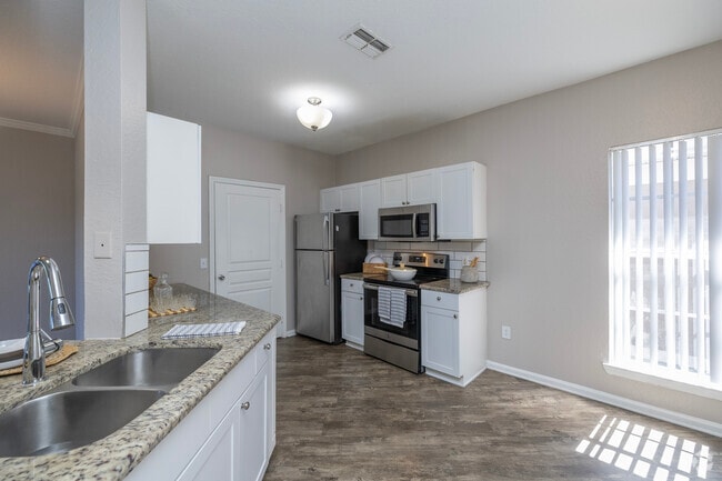 3BR, 2BA - 1,461SF - Kitchen - Crosswynde Apartments