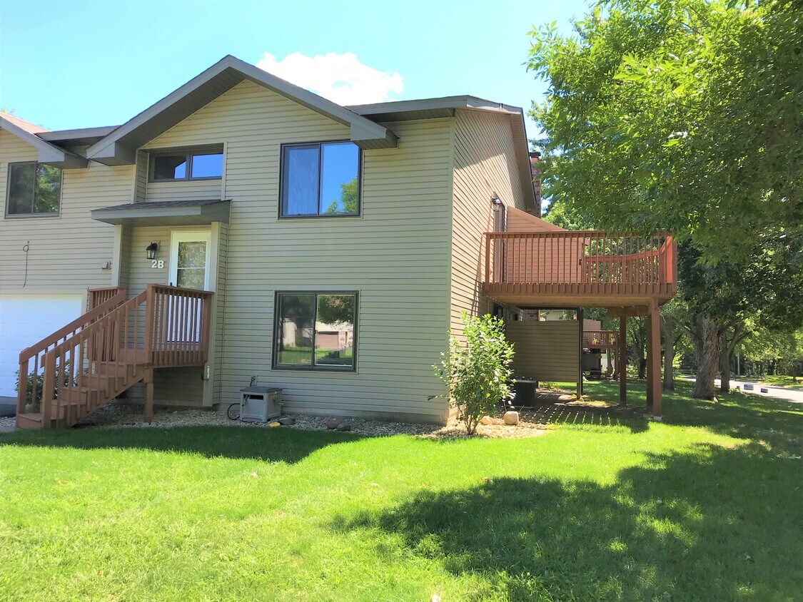2B Shady Way, Circle Pines, MN 55014 Townhome Rentals in Circle Pines