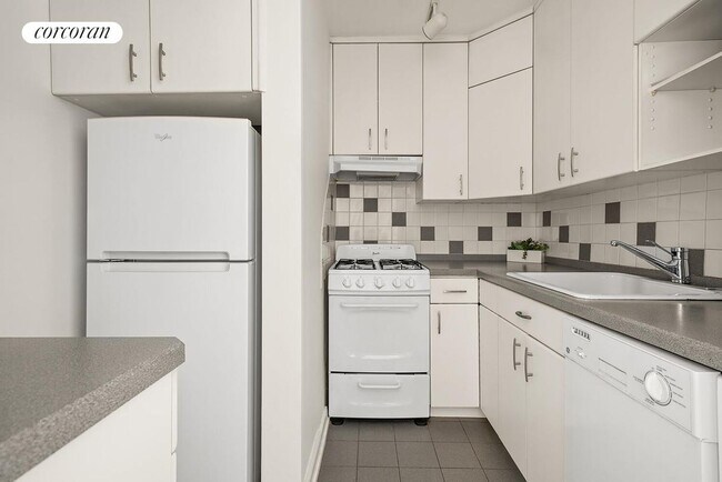 Foto del edificio - 245 E 24th St