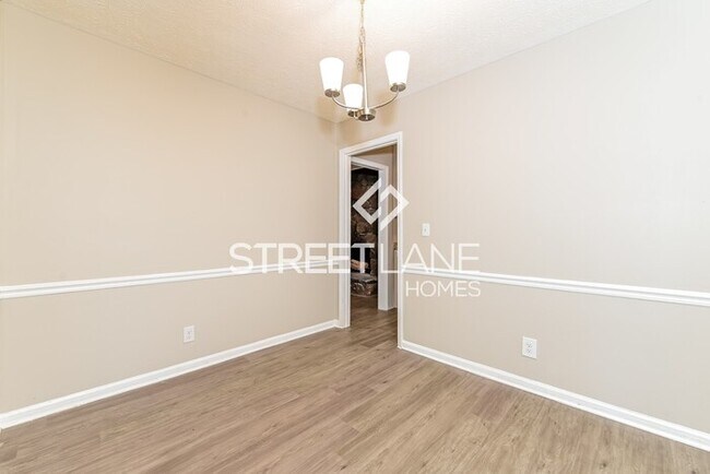 Foto del edificio - REDUCED!- Now offering $750 off first full...