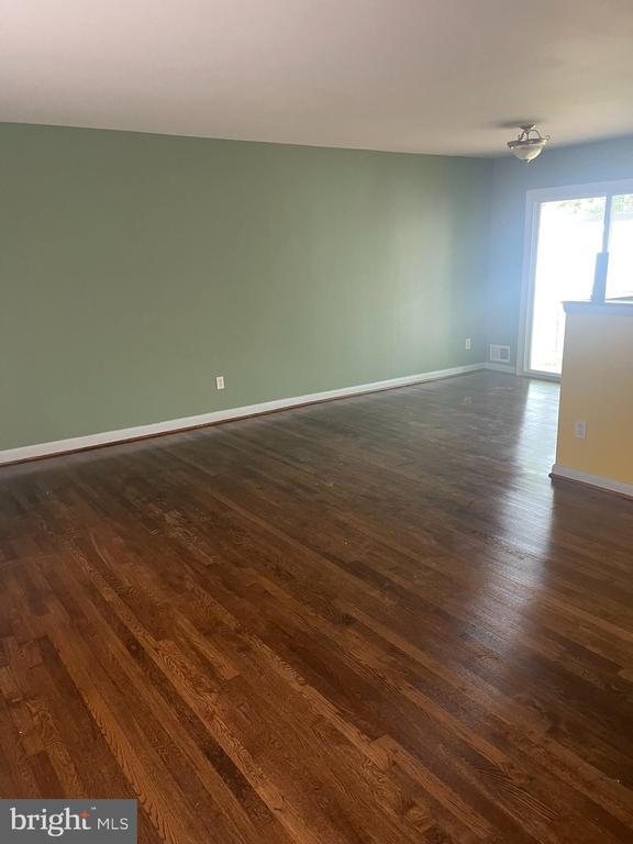 Foto del edificio - 6837 Glenwood Ct