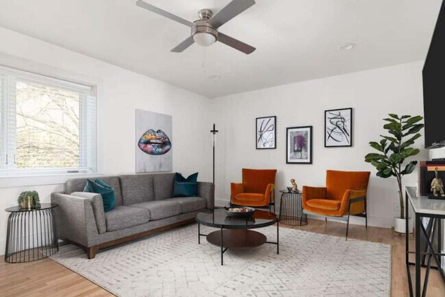 Foto del edificio - 1136 Crescent Ave NE