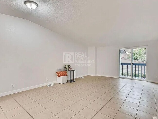 Foto del edificio - 7110 E 63rd Ave