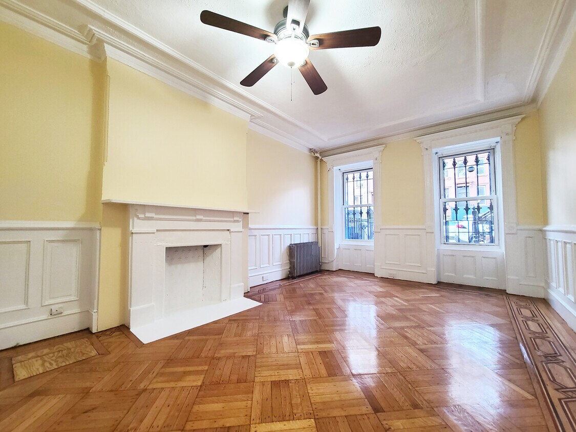 Primary Photo - 604 Halsey St