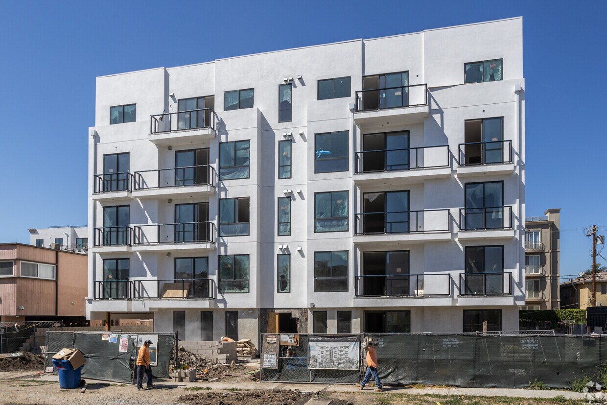 De marzo de 2022 - 1051 S Corning St