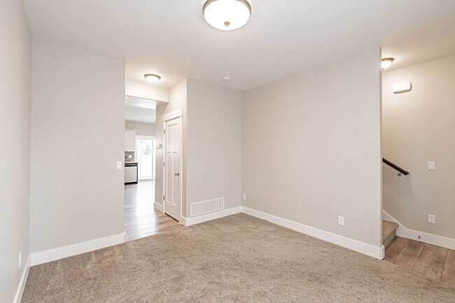 Foto del edificio - 654 S Saturn Ave