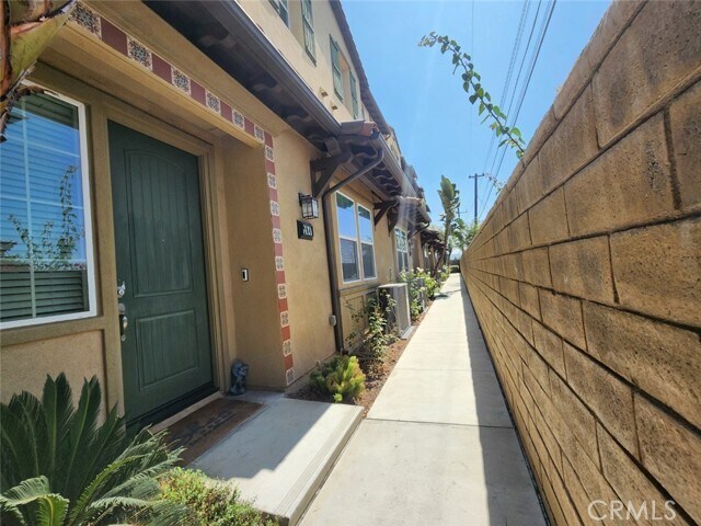 Building Photo - 1220 W La Habra Blvd