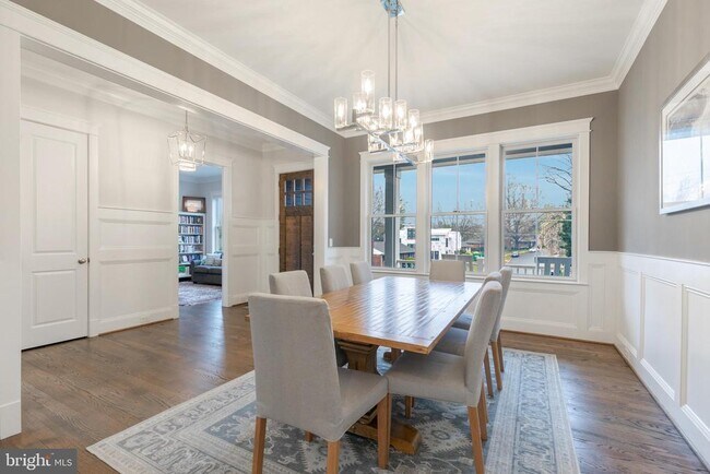 Building Photo - 7018 Statendam Ct