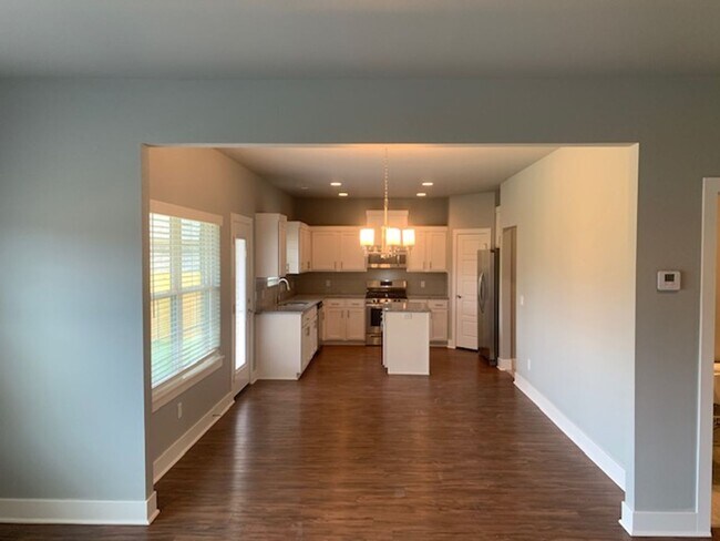 Building Photo - Beautiful Home In The Heart of Springdale Arkansas!