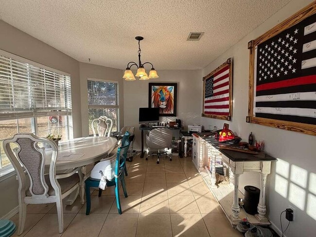 Building Photo - 2722 Shalimar Dr