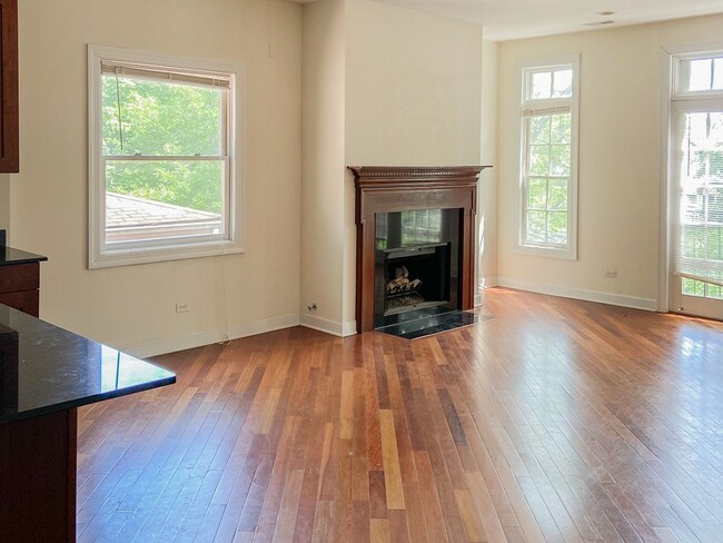 Foto del edificio - 3114 N Racine Ave