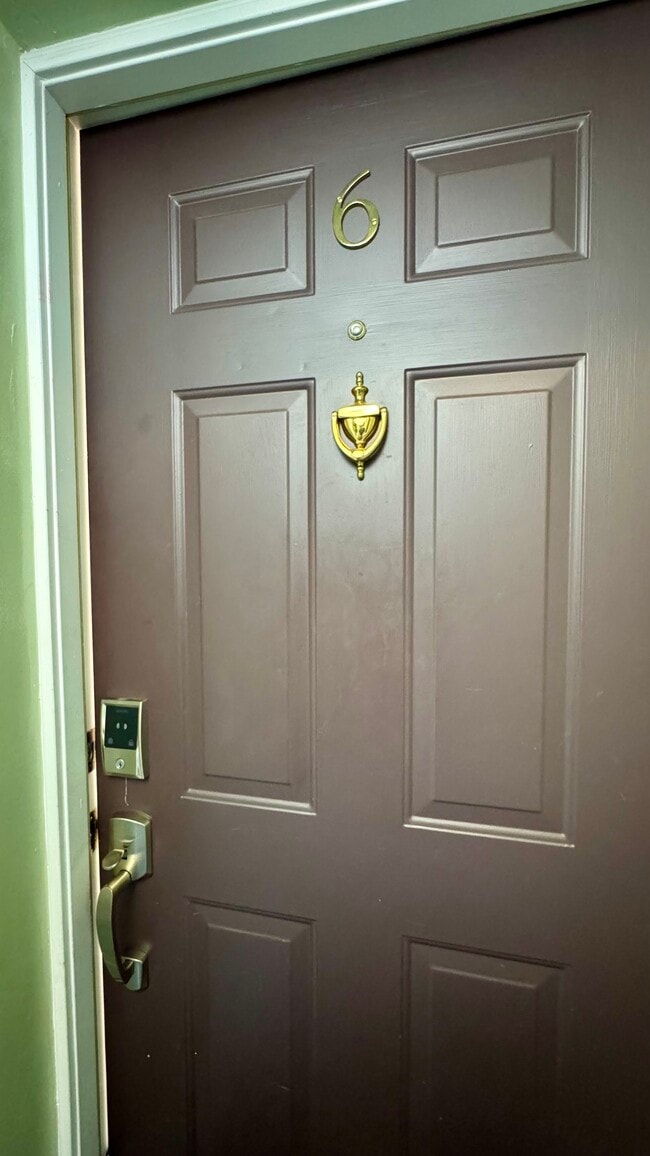 Apartment Entrance - 1925 Auburn Ave