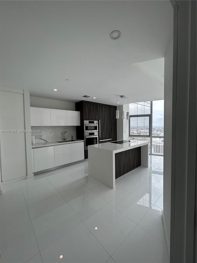 Foto del edificio - 851 NE 1st Ave