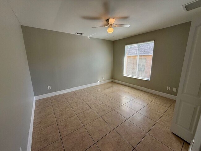Foto del edificio - Prime Cape Coral Location — Spacious 2 Bed...