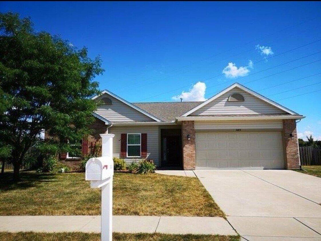 Primary Photo - MINUTES FROM PURDUE…3-Bed Home with Den/Of...