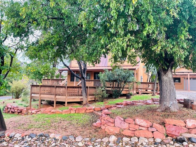 Building Photo - Village of Oak Creek