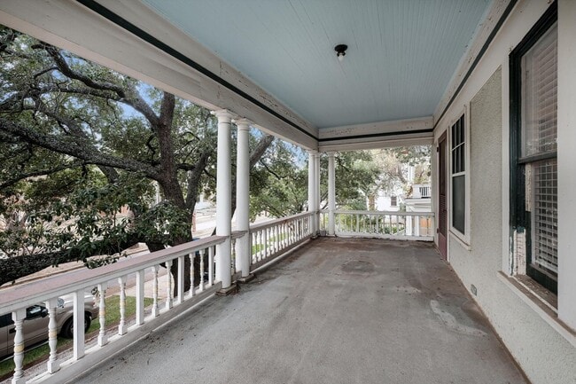 Building Photo - Modern Duplex in Monte Vista!