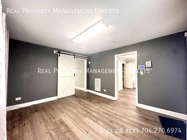 Foto del edificio - 2800 Eastway Dr