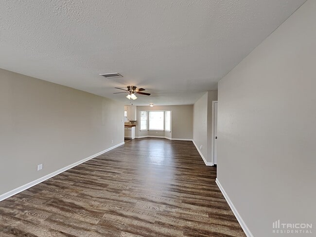 Building Photo - 620 Wallace Dr