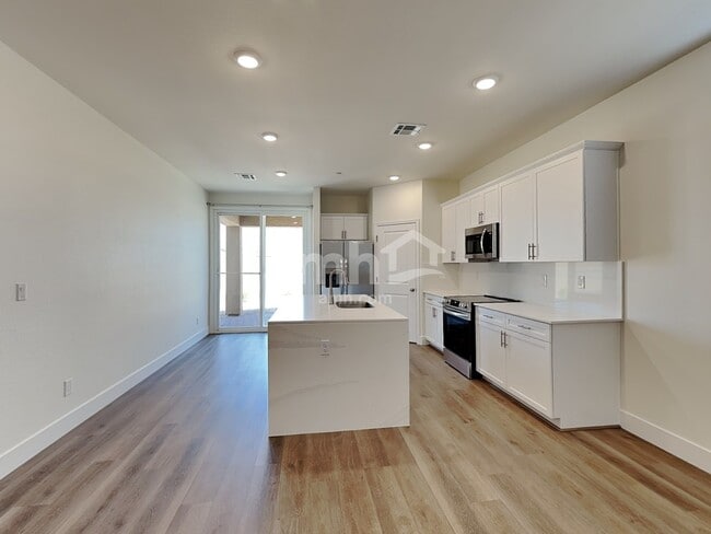 Foto del edificio - 534 Silverbell Falls Pl