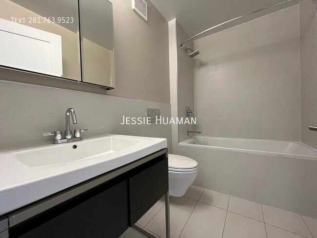 Foto del edificio - 80 N Moore St