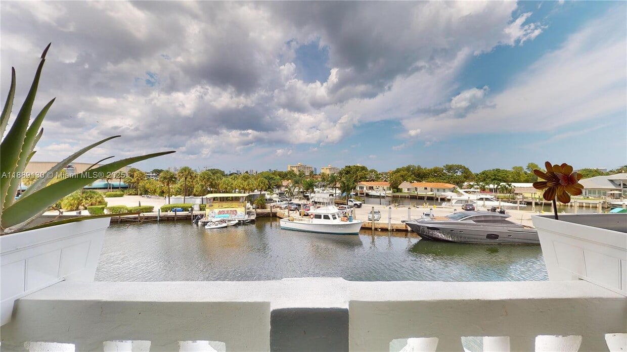 Primary Photo - 13105 Ixora Ct