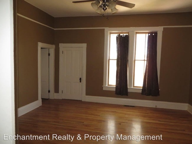 Building Photo - 306 W 10th St