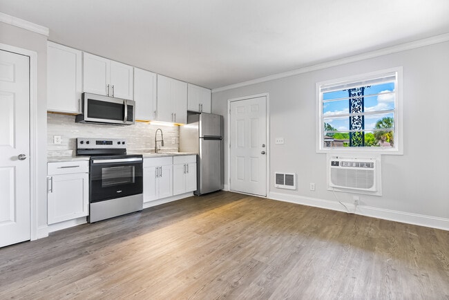 Building Photo - Edgewater Apartments