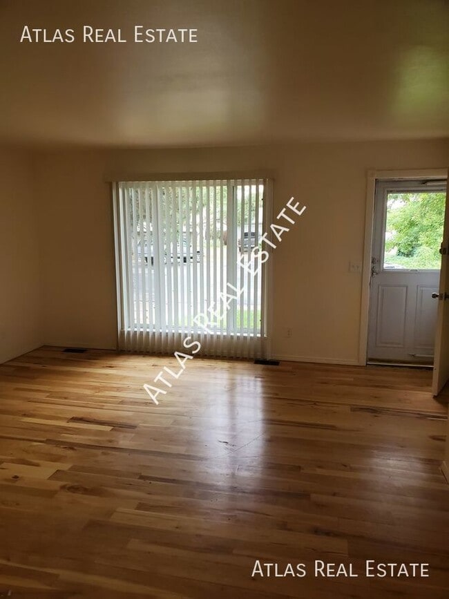 Building Photo - Spacious 4-Bed, 2-Bath Home at 16590 E. Ba...