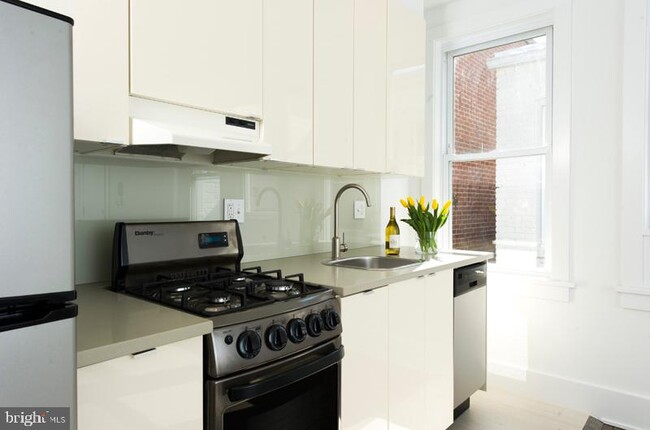 Building Photo - 926 O St NW