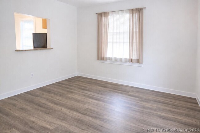 Foto del edificio - 333 Walton Blvd