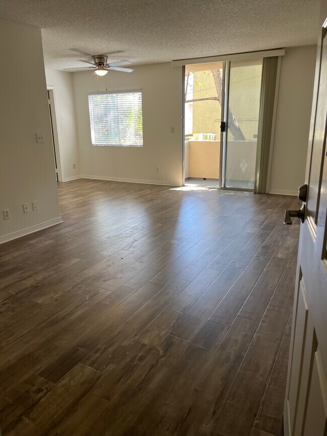 Foto del edificio - 5712 Camellia Ave