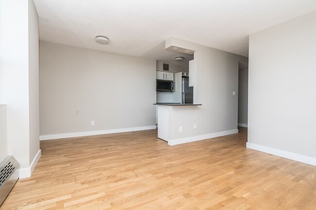 Building Photo - 190 Jameson Ave