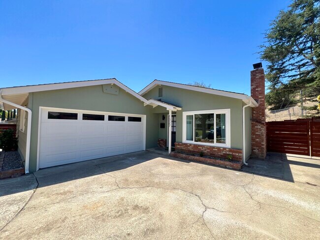 Building Photo - 1327 Tanglewood Dr