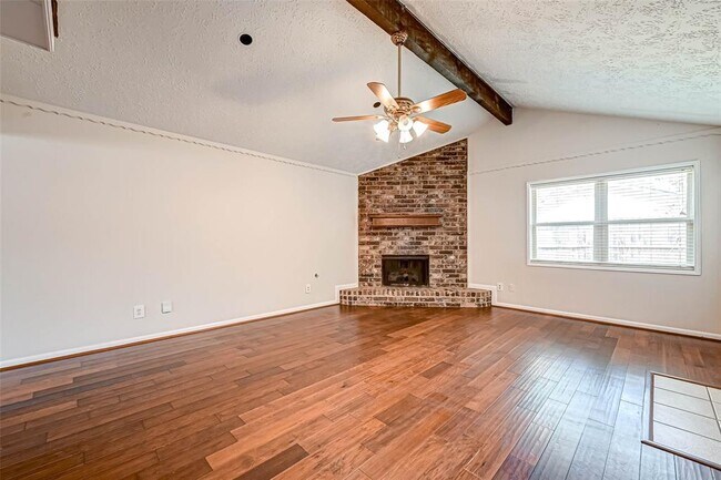 Foto del edificio - 4826 Lost Oak Dr