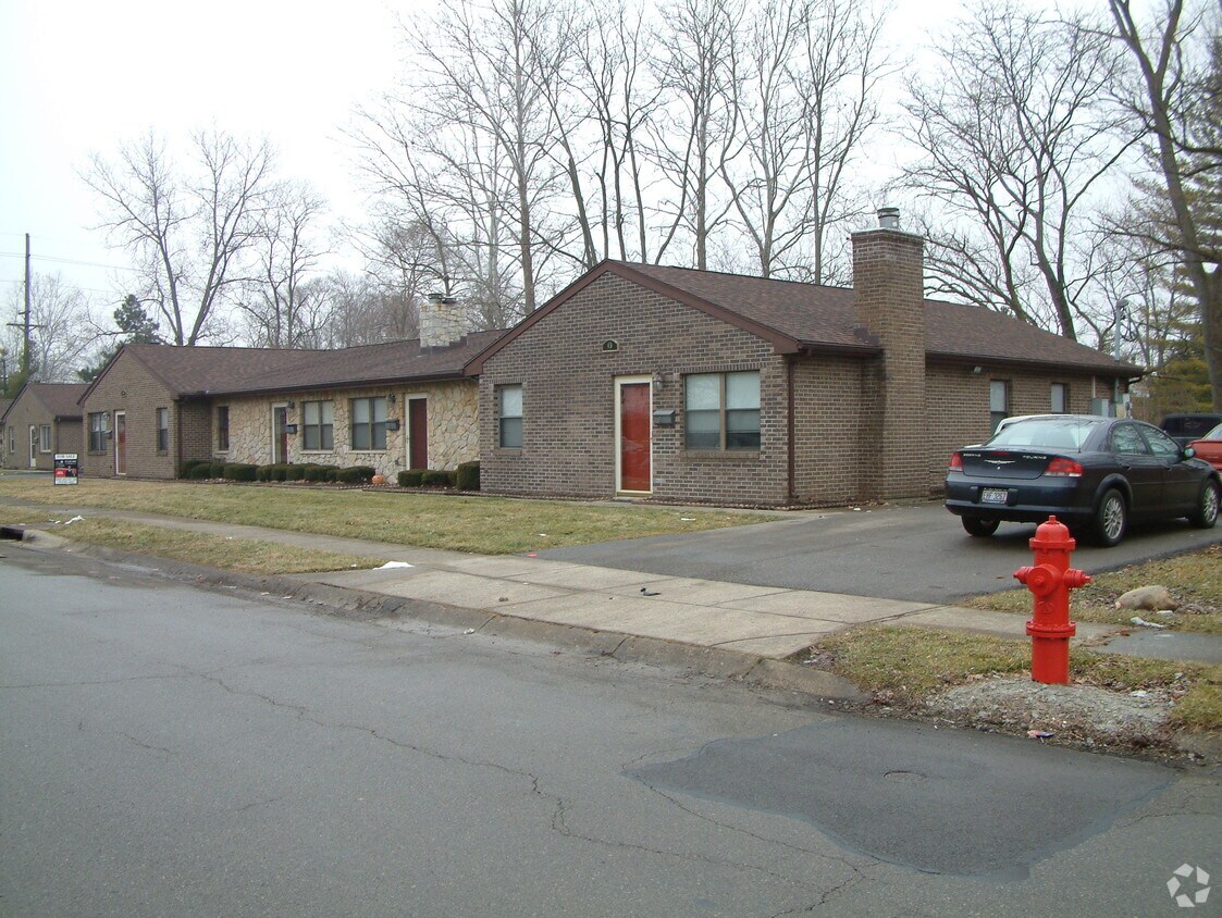 Foto del edificio - 45 Edgebrook Dr