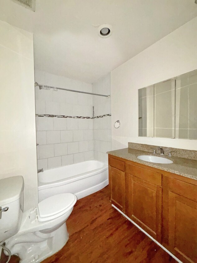 Building Photo - 1130 W 9th St