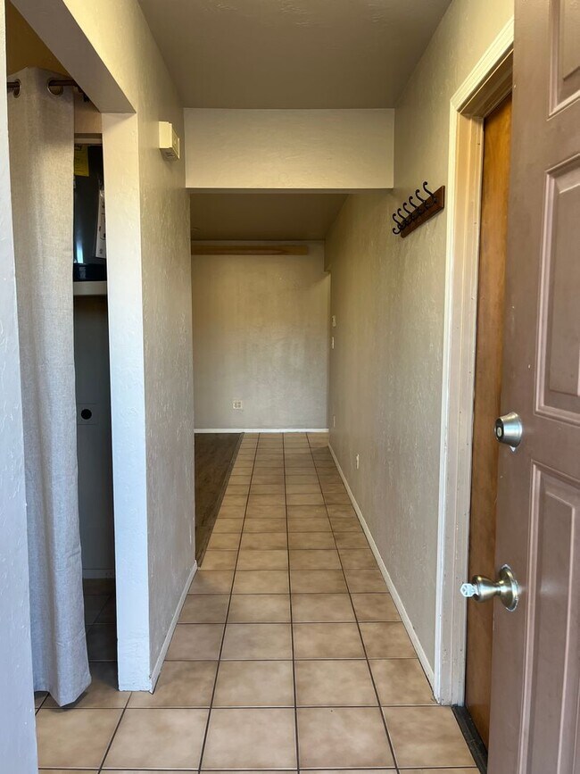 Building Photo - 3028 N Corrine Dr