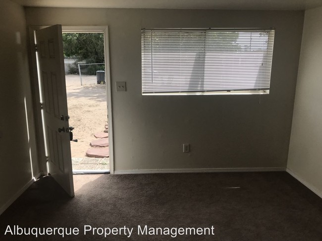 Foto del edificio - 2 br, 1 bath Apartment - 2712 Isleta Blvd SW